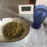 バジルスパゲティー：バジル・クルミ・オリーブオイル・塩でソースを作ります